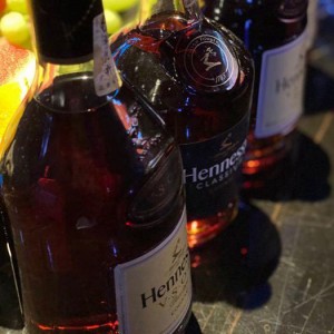 杭州中高端酒吧招聘包厢服务员,安排住宿吗