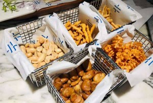 杭州临安区昌化镇附近酒吧招聘包厢服务员,(不需要工作服)